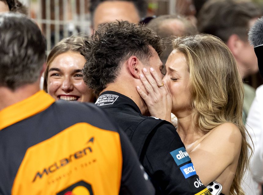 Lando Norris e Margarida Corceiro celebram conquista com um beijo - Foto: IMAGO