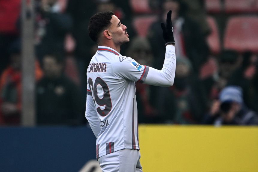 Antonio Sanabria festeja o primeiro com a camisola do Lecce