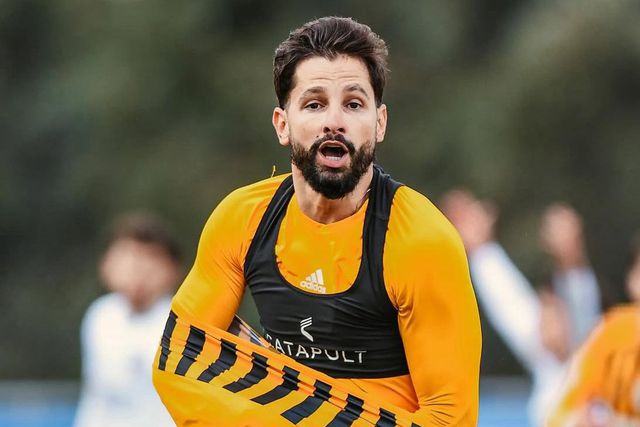 Platiny regressou ao ativo em grande. Foi o herói lusitanista, num jogo com um final 'de loucos' no Olival - Foto: Liga Porrtugal