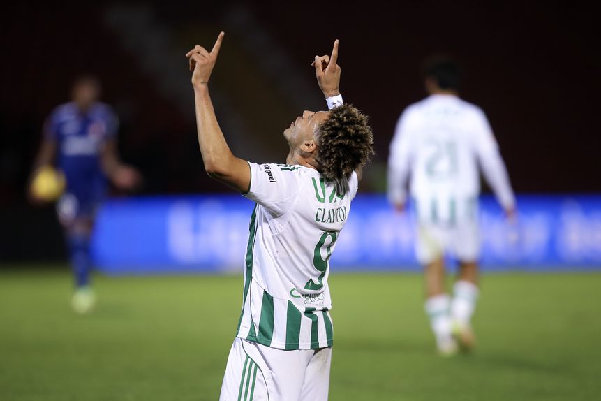 Clayton celebra golo em Vila da Aves - Foto: Manuel Fernando Araújo/LUSA