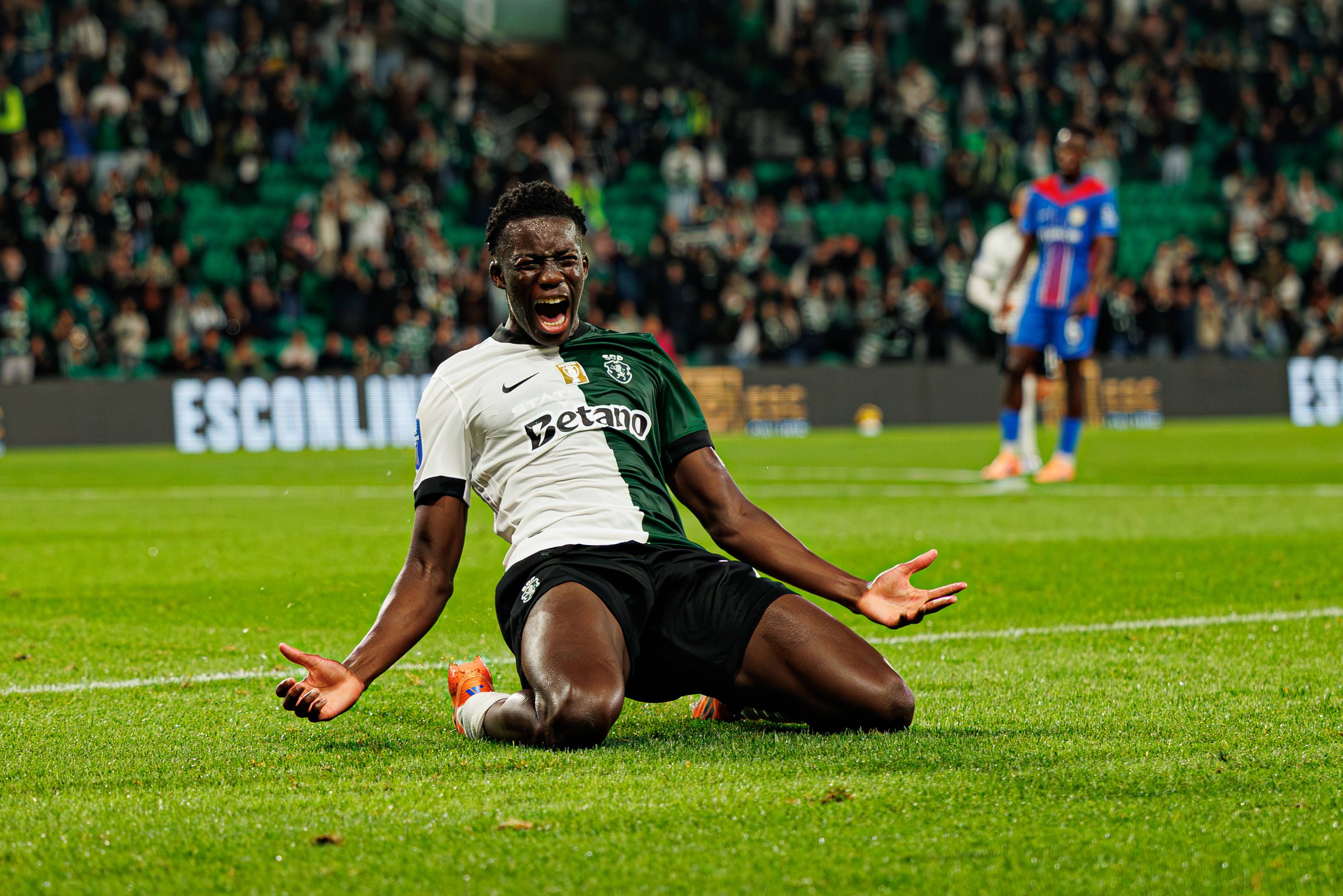 Salvador Blopa marcou dois golos na estreia pela equipa A - Foto: IMAGO