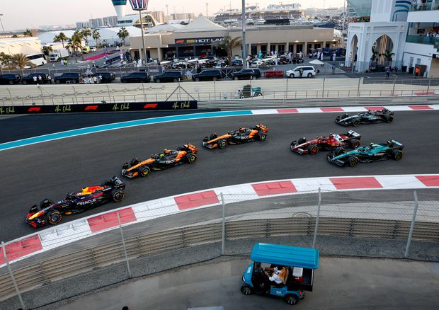 Início da corrida em Abu Dhabi