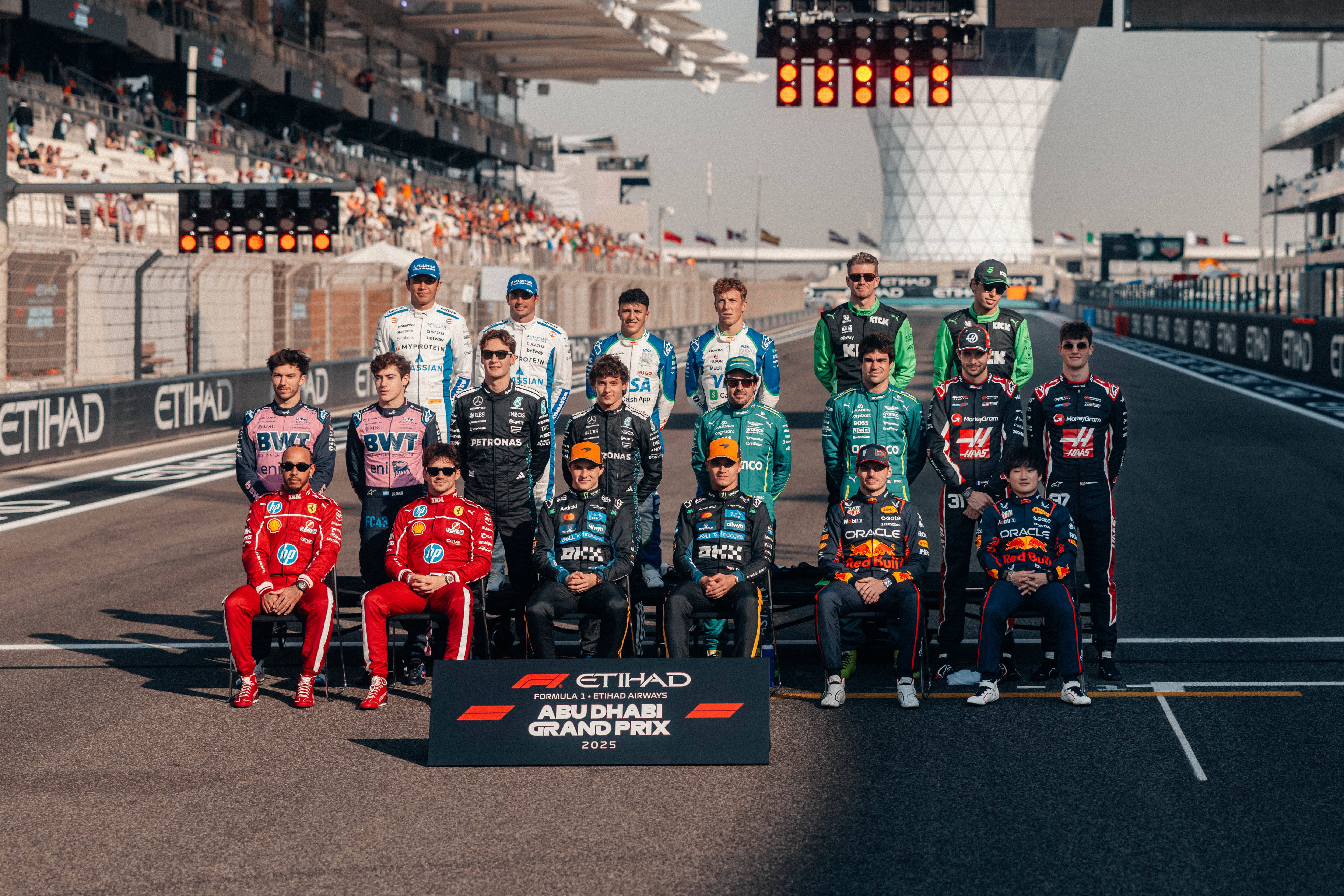 Foto dos pilotos antes da corrida do GP de Abu Dabi - Foto: IMAGO