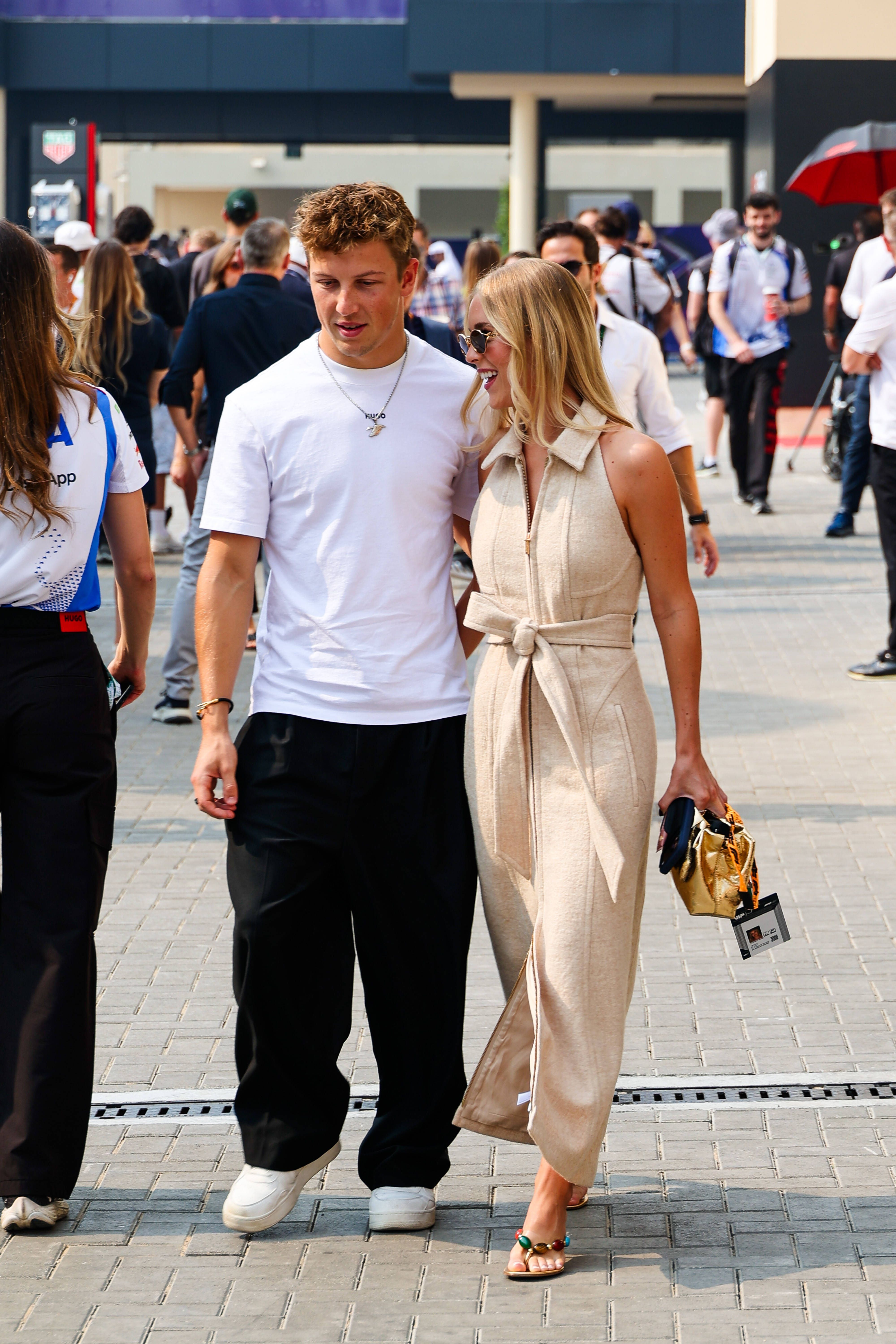 Liam Lawson e Hannah St. Jhon - Foto: IMAGO