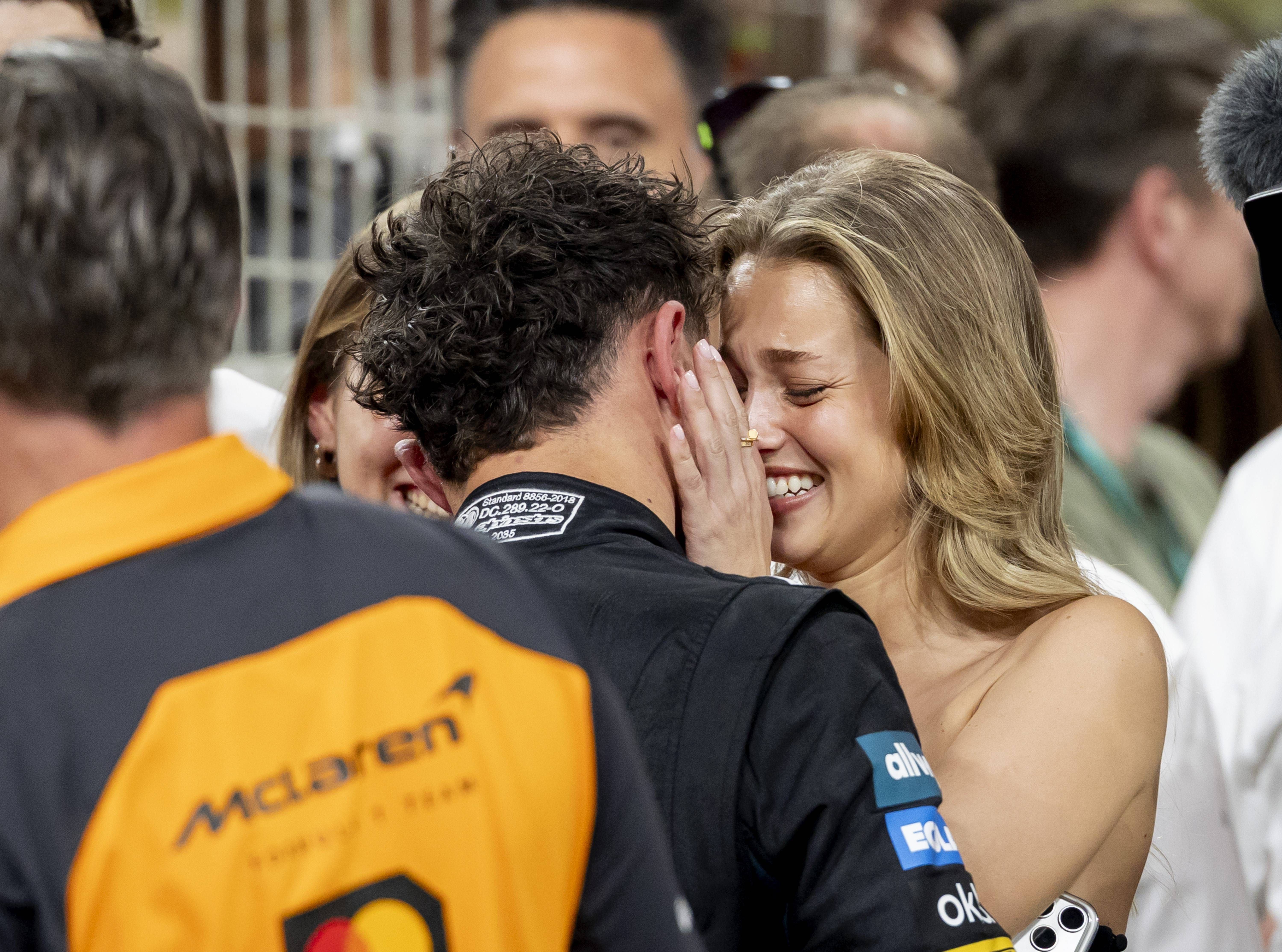 Lando Norris e Margarida Corceiro celebram conquista com um beijo - Foto: IMAGO
