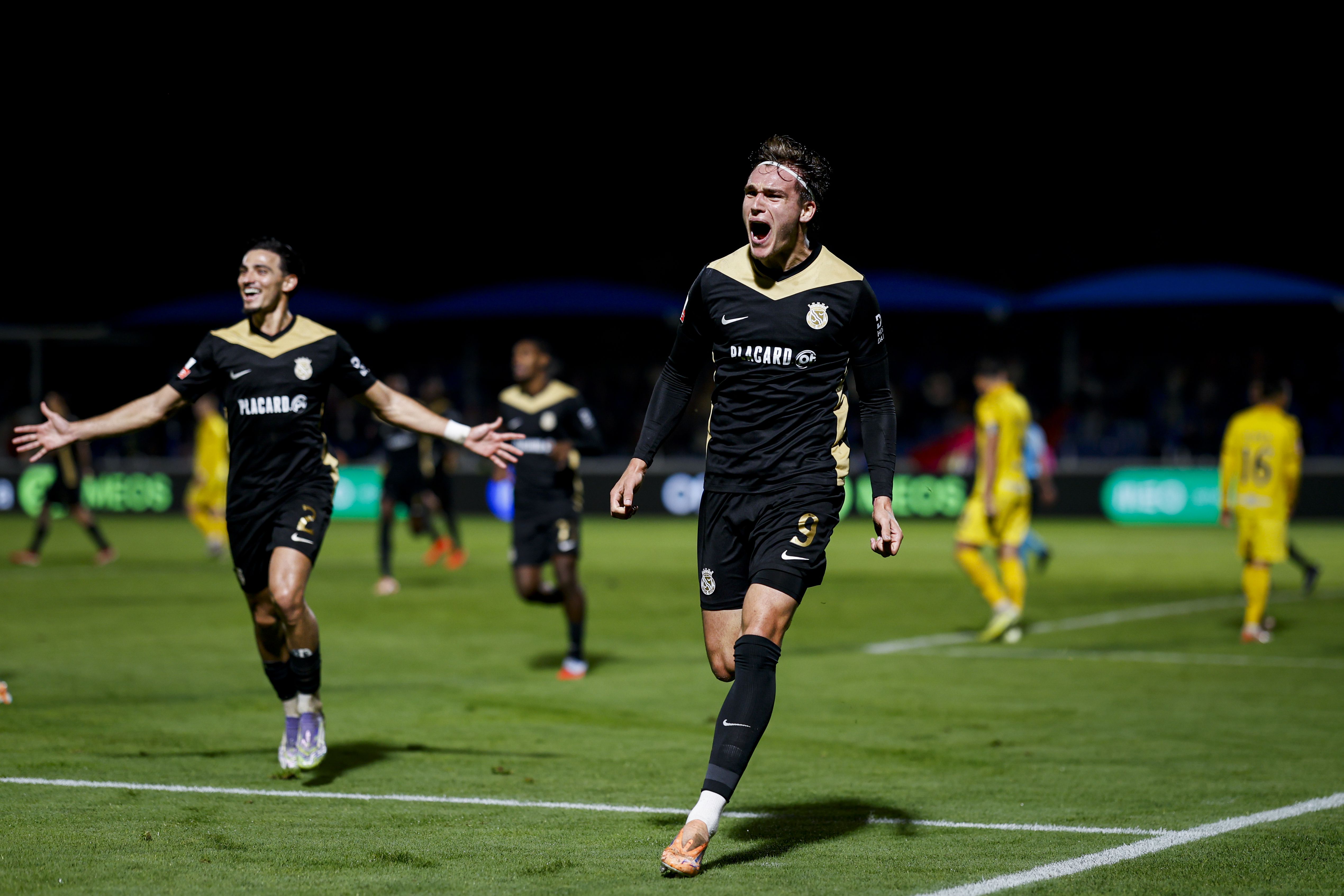 Marezi festeja o golo com que o Alverca derrotou o Nacional. -Foto: FILIPE AMORIM/LUSA