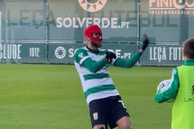 Homem-Aranha fez uma 'perninha' no jogo do Leça