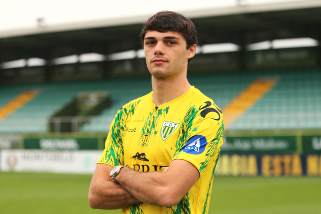 Samuel Lobato reforça Tondela