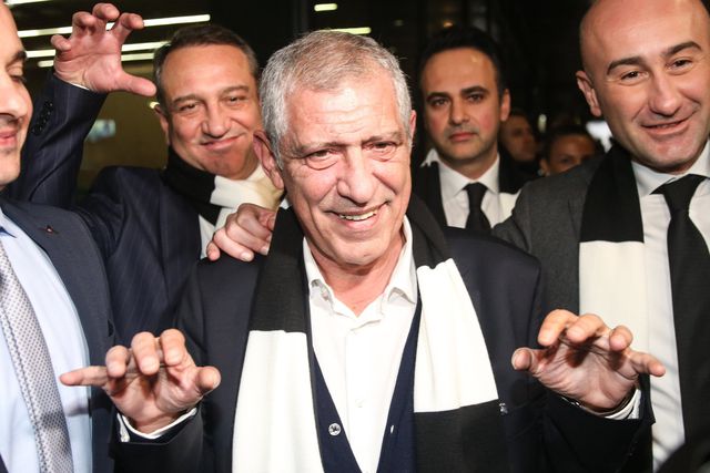 Fernando Santos já está em Istambul e... ganhou alcunha: 'O Padrinho'