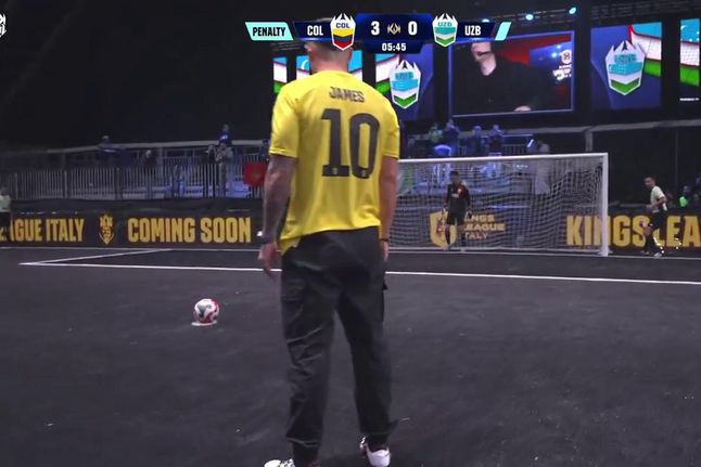 James Rodríguez entra em campo na Kings League para bater penálti e... falha