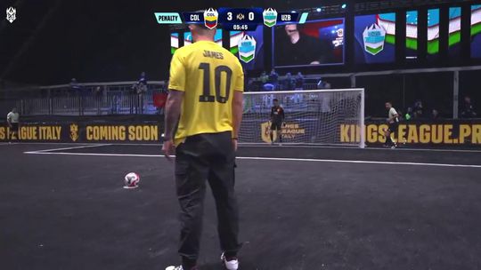 James Rodríguez entra em campo na Kings League para bater penálti e... falha