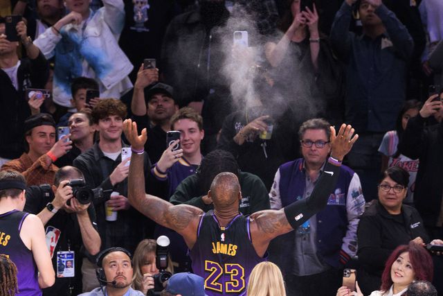 40 anos e continua um monstro: alguém consegue parar LeBron? (vídeo)