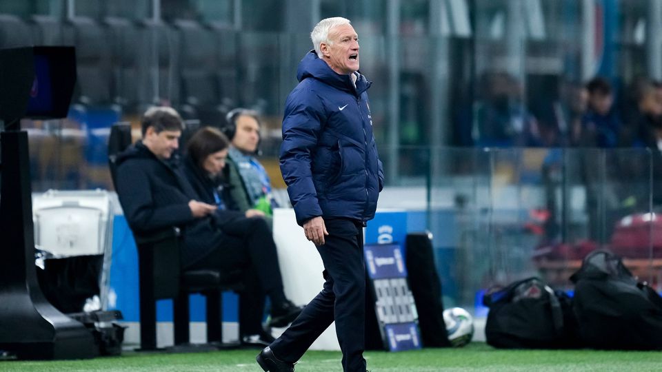 Didier Deschamps, selecionador de França, na área técnica