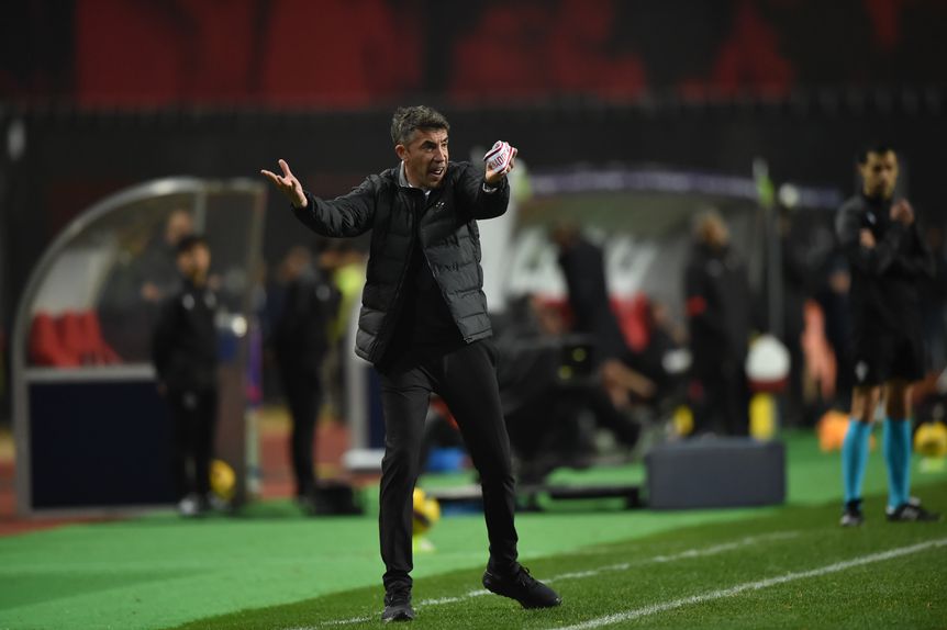 Bruno Lage dá instruções à equipa no jogo com o SC Braga