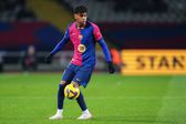 Lamine Yamal em campo com a camisola do Barcelona