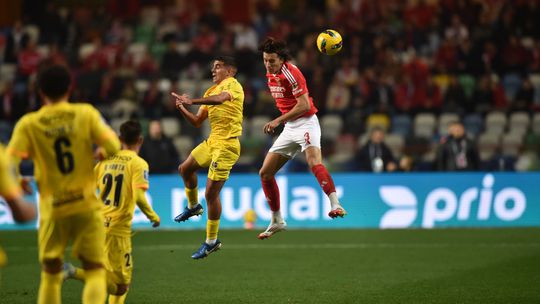 VÍDEO: golaço de Carreras aumenta vantagem do Benfica