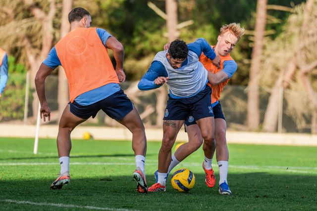 Depois do treino da manhã, jogadores conviveram com as famílias - Foto: FC Porto