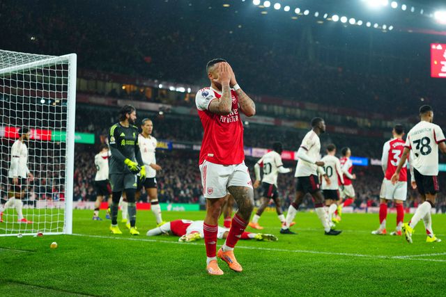 Gabriel Jesus reage ao falhanço do colega de equipa no último lance do jogo (IMAGO)