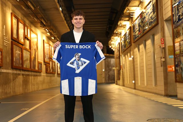 Oskar Pietuszewski não deve ser o último reforço dos dragões - Foto: FC Porto