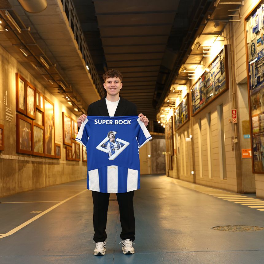 Oskar Pietuszewski não deve ser o último reforço dos dragões - Foto: FC Porto