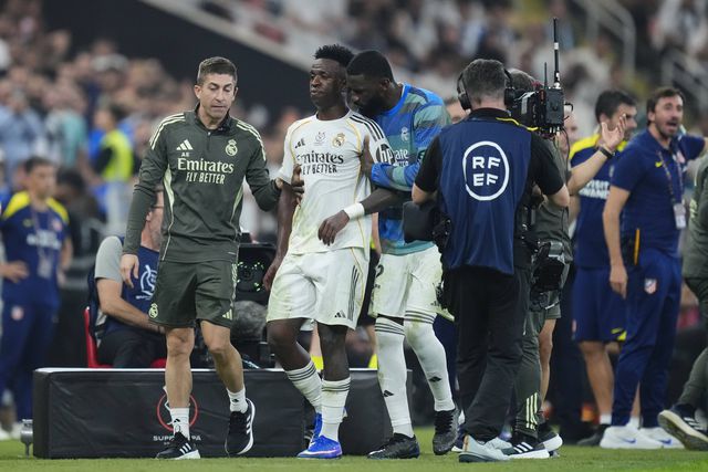 Vinícius, visivelmente abatido - Foto: IMAGO