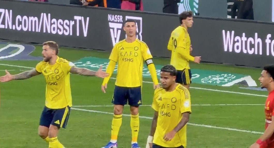 Ronaldo grita com Wesley em derrota do Al Nassr (D.R.)