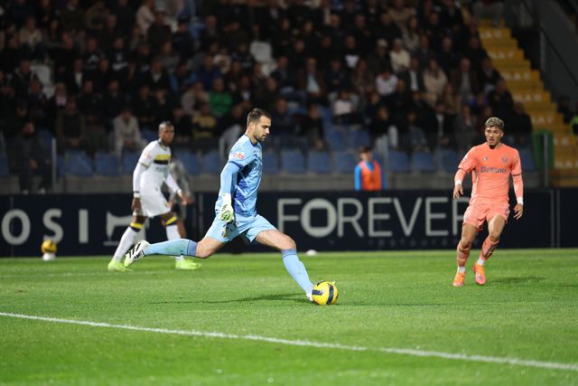 Internacional montenegrino é o dono da baliza dos azuis e brancos do Minho