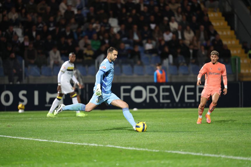 Internacional montenegrino é o dono da baliza dos azuis e brancos do Minho