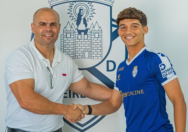 Gabriel Costa, filho do treinador Ricardo Costa (Foto: CD Feirense)