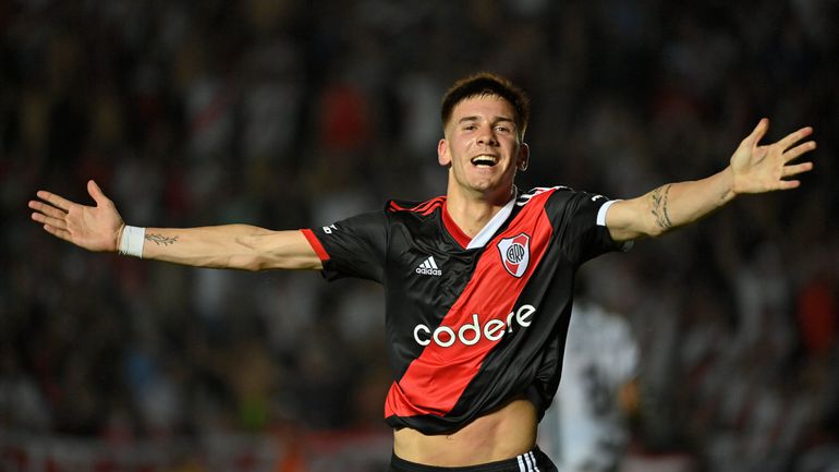 Mercado oficial: Real Madrid contrata internacional argentino de 17 anos ao River Plate