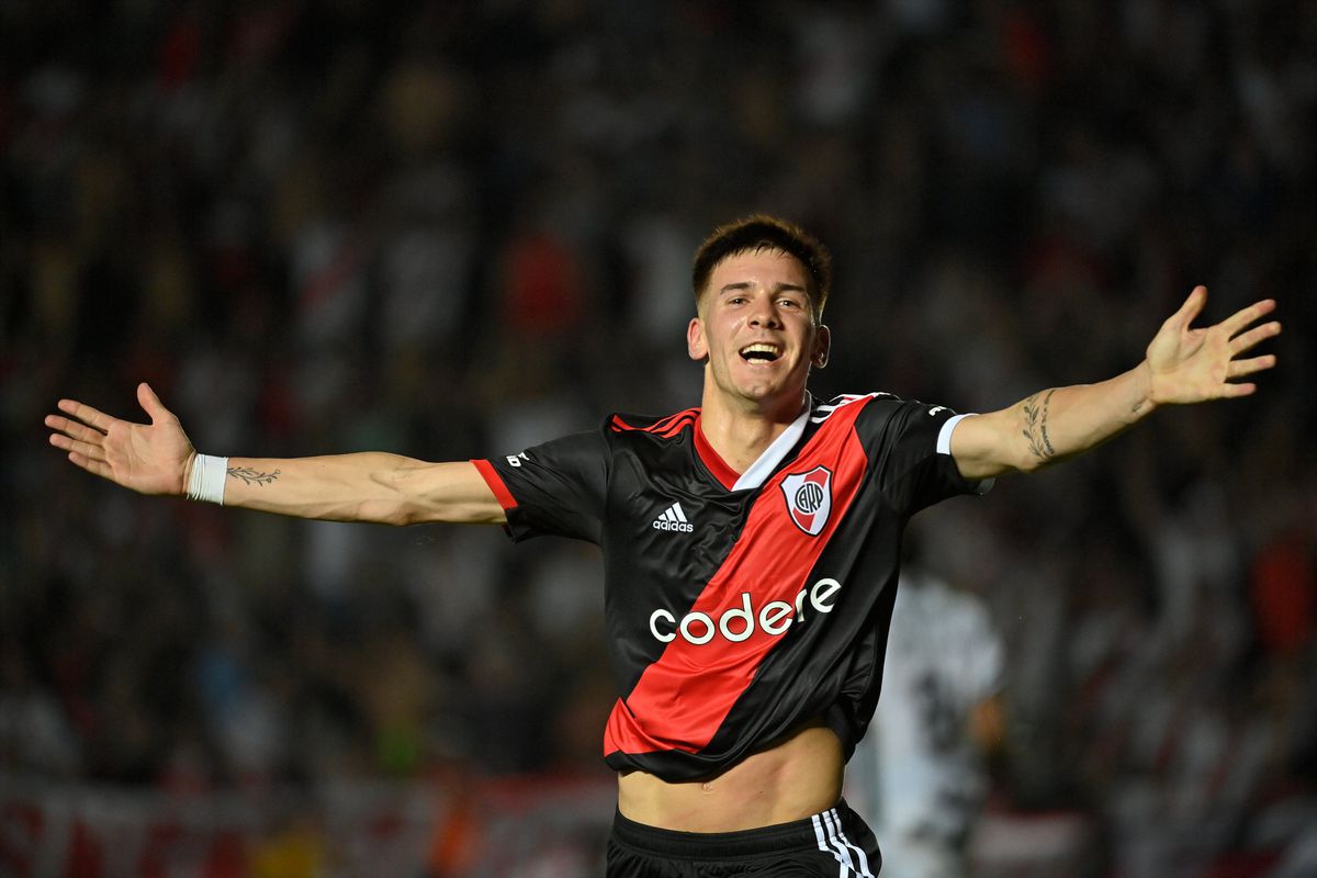 Mercado oficial: Real Madrid contrata internacional argentino de 17 anos ao River Plate
