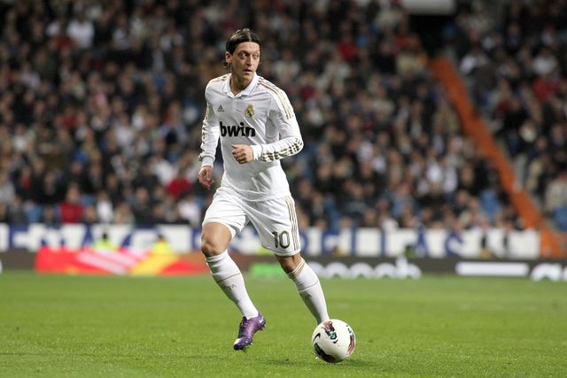 Piada de Ozil com o cartão azul 'arrasa' Atlético Madrid