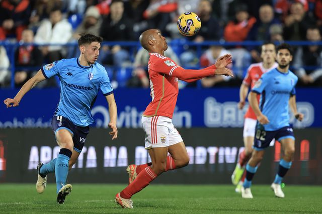 Destaques do Benfica: João Mário à frente do corso de Carnaval do folião Arthur
