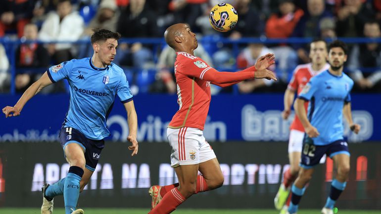 Destaques do Benfica: João Mário à frente do corso de Carnaval do folião Arthur