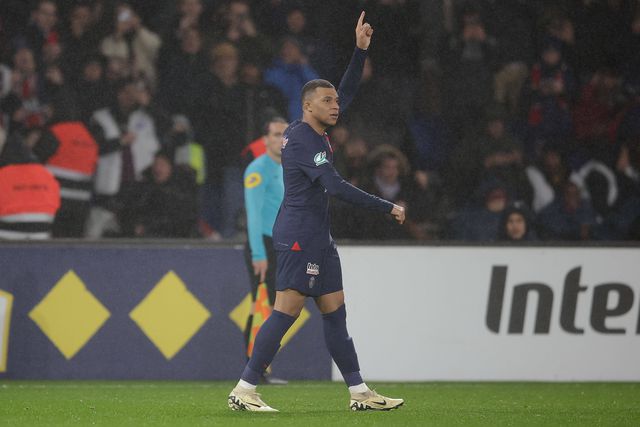 Deco: «Seria um erro vender Araújo e De Jong para trazer Mbappé»