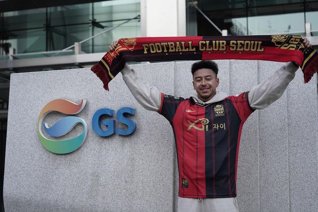 Mercado (oficial): Lingard prossegue a carreira na Coreia do Sul