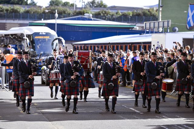 À atenção... dos nossos ouvidos: UEFA autoriza gaitas de foles nos jogos do Europeu