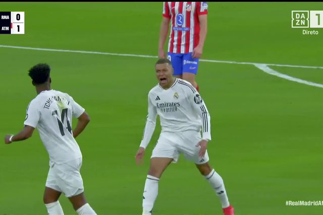 Mbappé nem acerta bem na bola, mas é suficiente para empatar o dérbi!