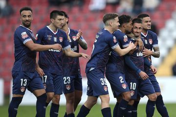 Açorianos cantaram mais alto em duelo de aves (crónica)