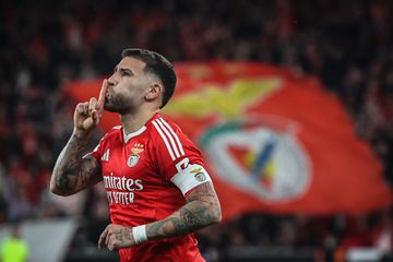 VÍDEO: canto de Kokçu, bloqueio de Florentino e golo de Otamendi