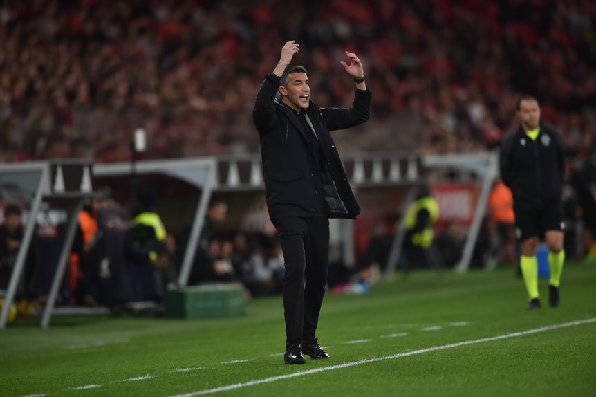 Lage insatisfeito durante o jogo com o Moreirense