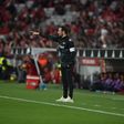 César Peixoto dá indicações aos jogadores do Moreirense, no jogo com o Benfica