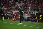 César Peixoto dá indicações aos jogadores do Moreirense, no jogo com o Benfica