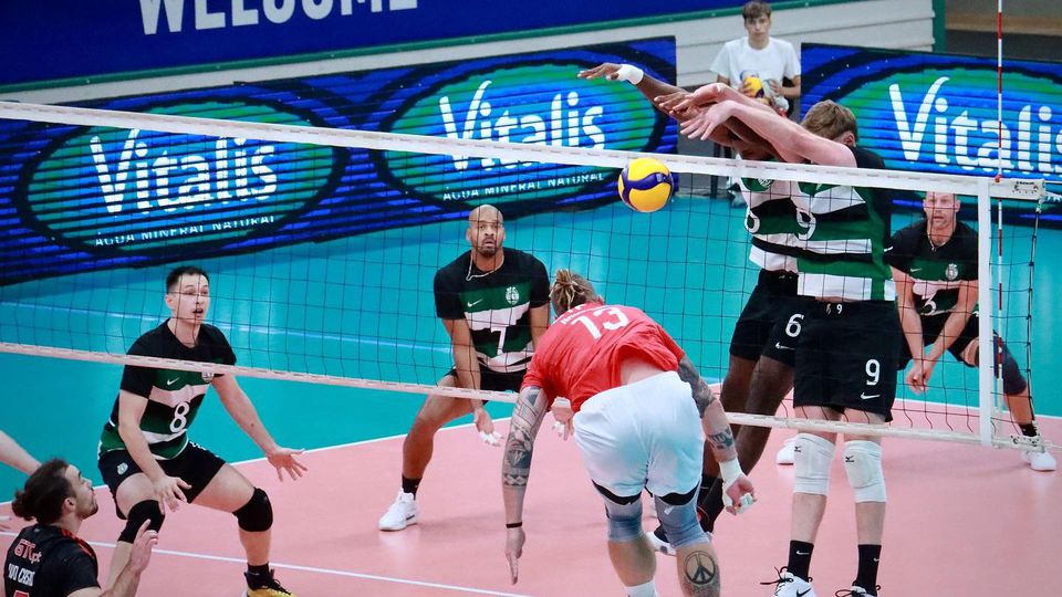 Benfica e Sporting à luta pelo título: siga aqui em direto