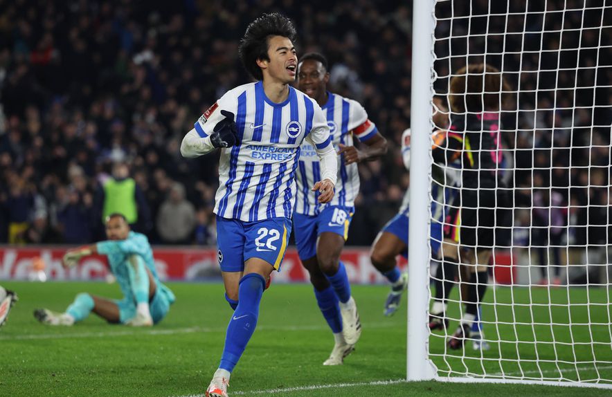 Mitoma a festejar o golo da reviravolta