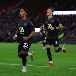 Marcus Edwards marcou 17 minutos depois de se estrear pelo Burnley