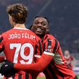 Rafael Leão ao lado de João Félix no Milan