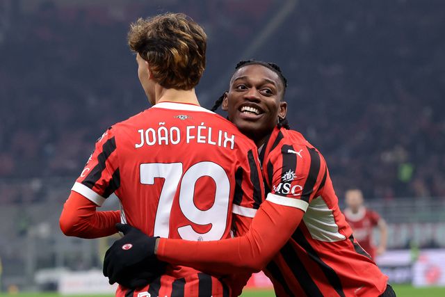Rafael Leão ao lado de João Félix no Milan
