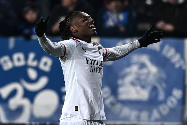 Rafael Leão a celebrar o primeiro golo do Milan em casa do Empoli