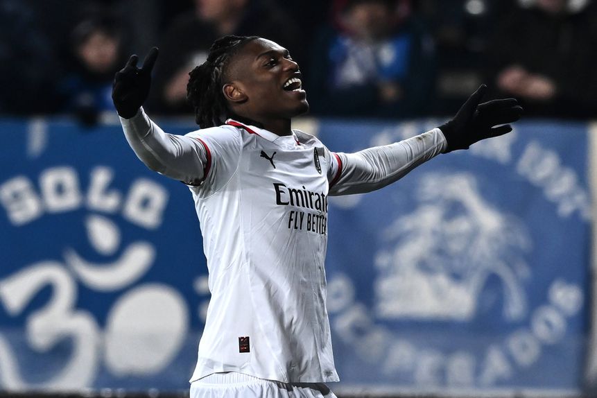 Rafael Leão a celebrar o primeiro golo do Milan em casa do Empoli